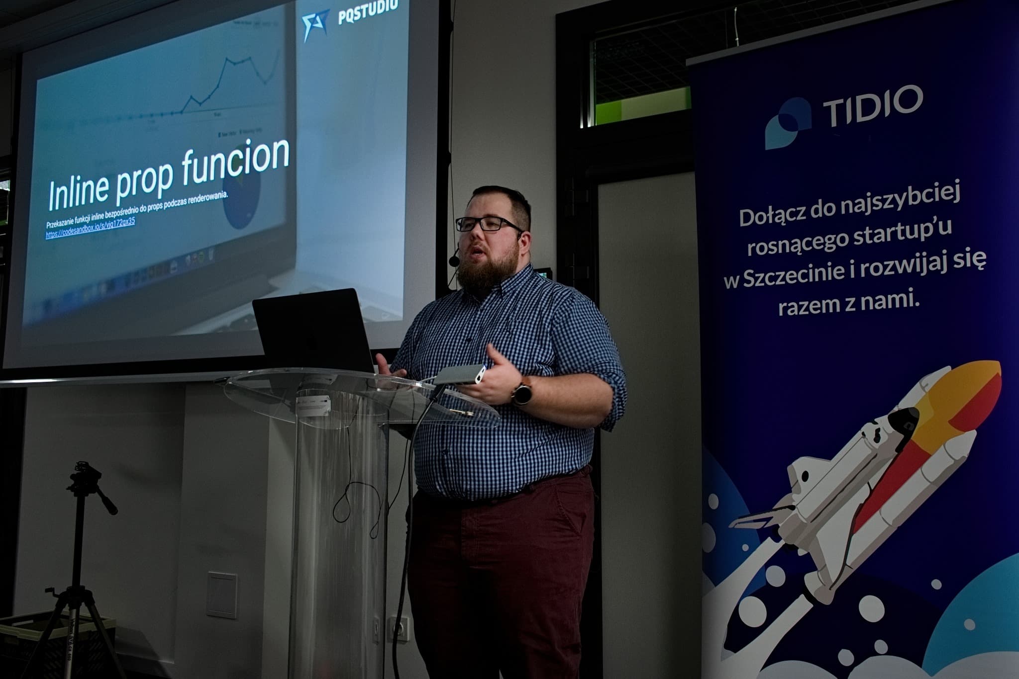 Maciej running a mentorship session